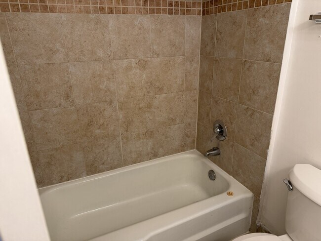 Building Photo - 2920 Roberts Dr