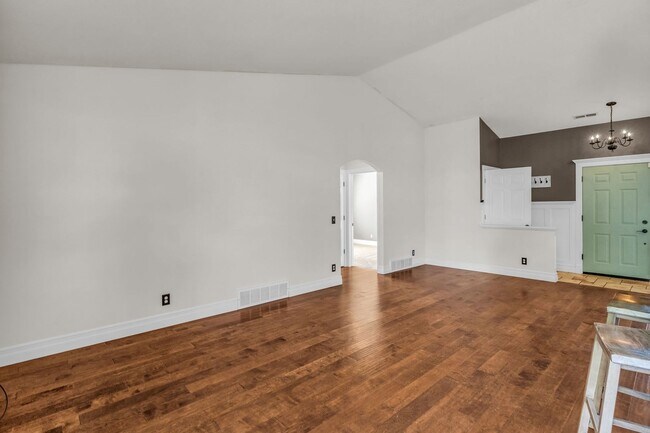 Building Photo - Charming Kaysville Home in Quiet Cul-de-Sac Near Trails