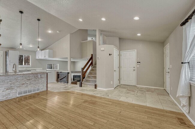 Building Photo - 12724 Henson Creek St