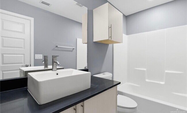 Building Photo - 1421 W Harrison Ave