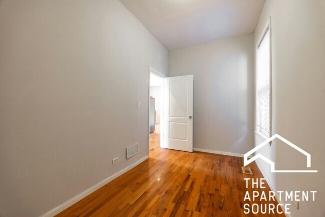 Building Photo - 2416 N Maplewood Ave