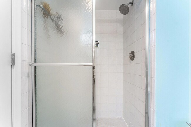 Building Photo - 3215 S Ocean Blvd