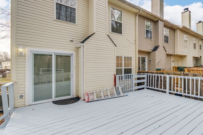 Building Photo - 313 Mews Ct