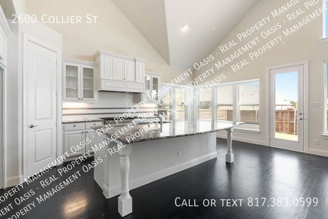 Building Photo - 2600 Collier St