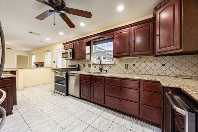 Building Photo - 18311 Oak Hampton Dr