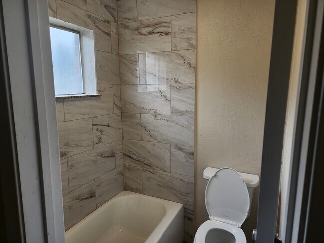 Building Photo - 715 Beechbend Dr