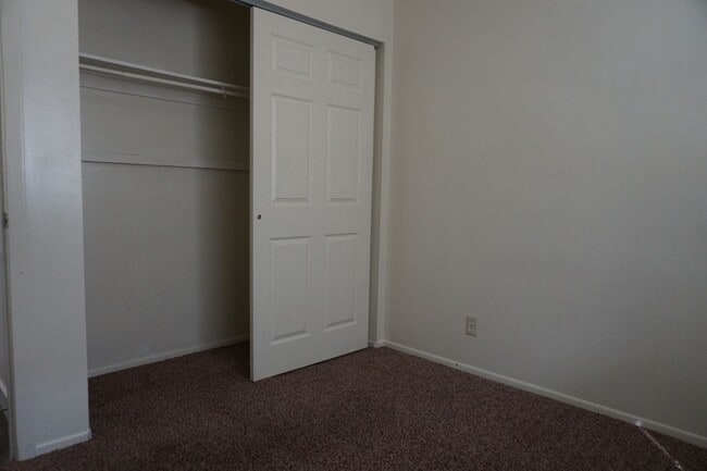 Building Photo - 8287 Ivy Dr