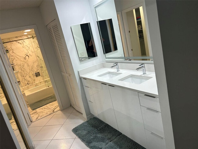 Building Photo - 5100 N Ocean Blvd