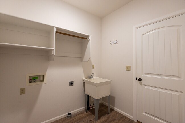 Building Photo - 2743 Spruce Dr