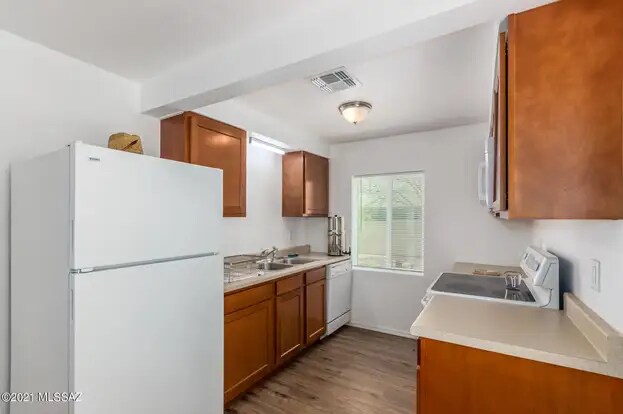 Building Photo - 2019 E Silver St