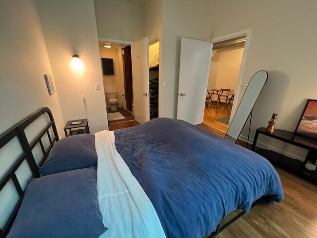 Building Photo - 650 W Wayman St