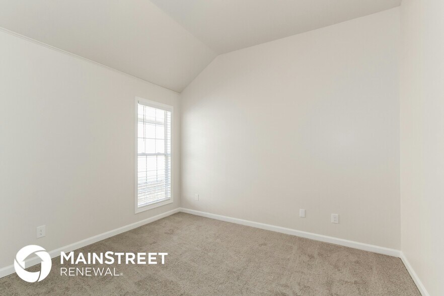 Building Photo - 269 Village Dr