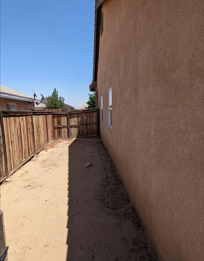 Building Photo - 18778 Dogwood Ct