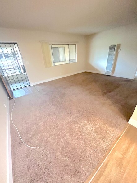 Building Photo - 638 Silverwood Ave