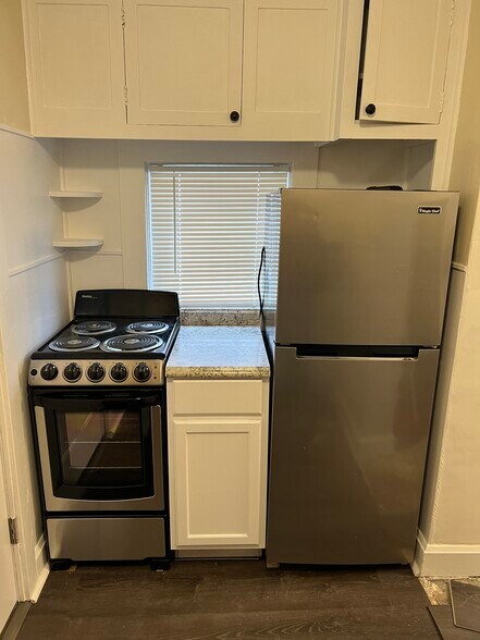 STOVE/FRIDGE - 34 S Adams St