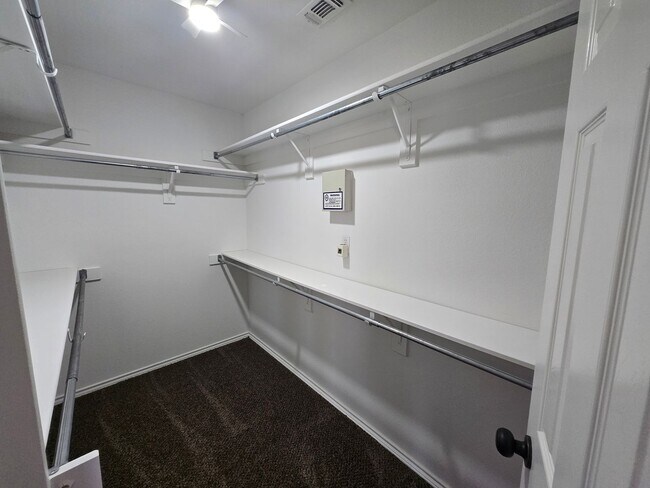 Building Photo - 6116 Thursby Ave