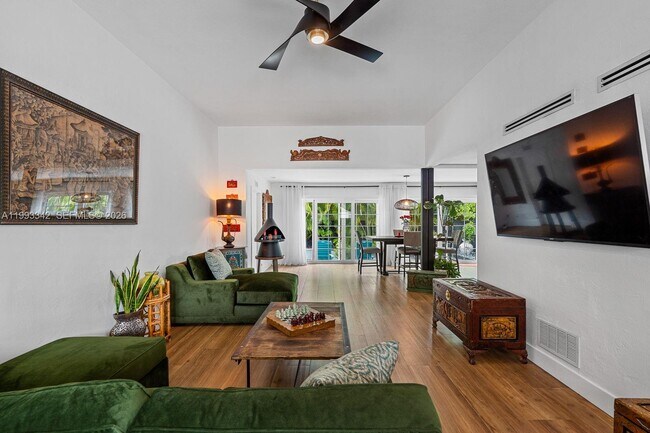 Building Photo - 9517 Bay Dr