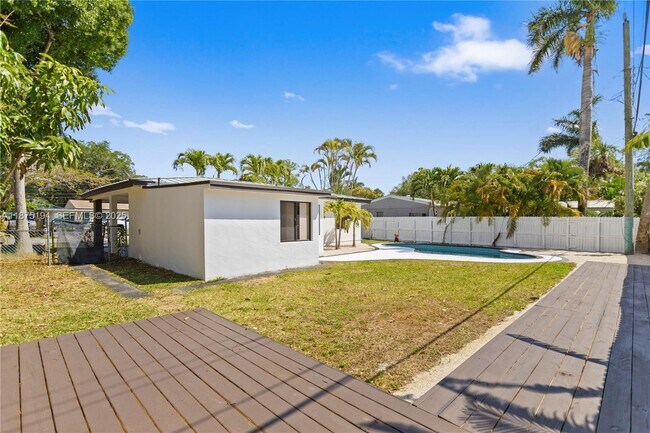 Building Photo - 1524 SW 32nd Ct