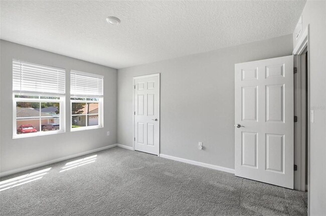 Building Photo - 64 Foxhall Ln