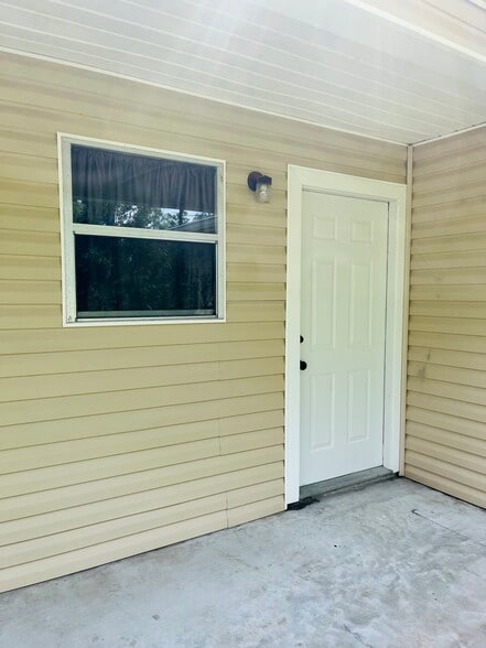 Building Photo - 1112 Shellie Ln