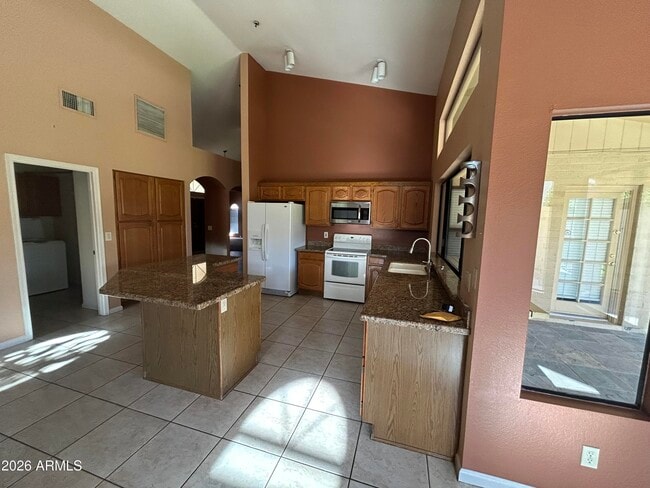 Building Photo - 9274 E Corrine Dr