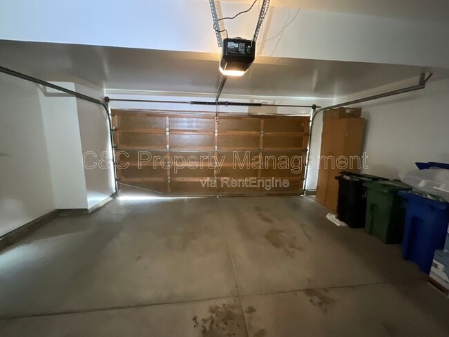 Building Photo - 5435 Quebec Common