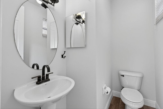 Building Photo - 318 September St