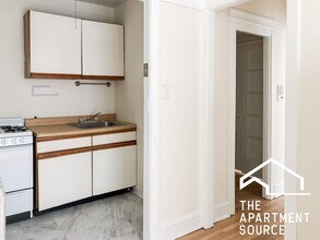 Building Photo - 518 W Cornelia Ave