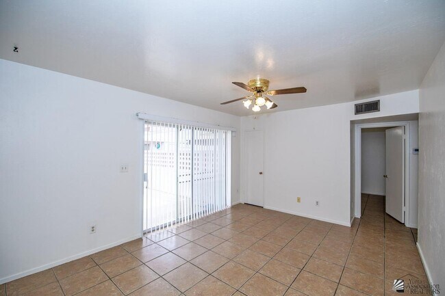 Building Photo - 250 W Catalina Dr