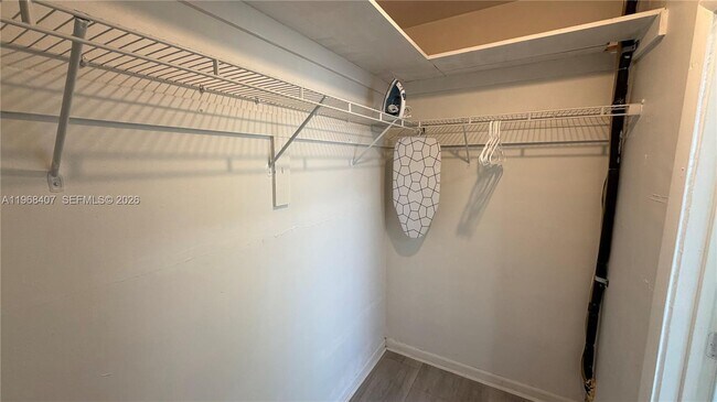 Building Photo - 10000 E Bay Harbor Dr