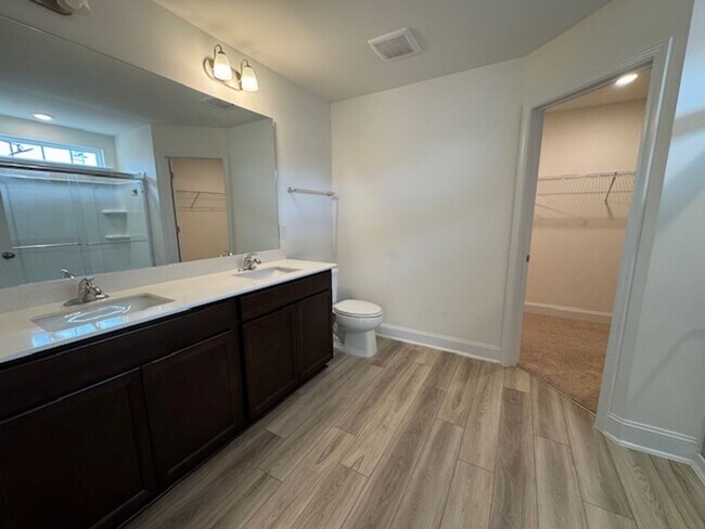 Building Photo - The Grove at Neill's Pointe