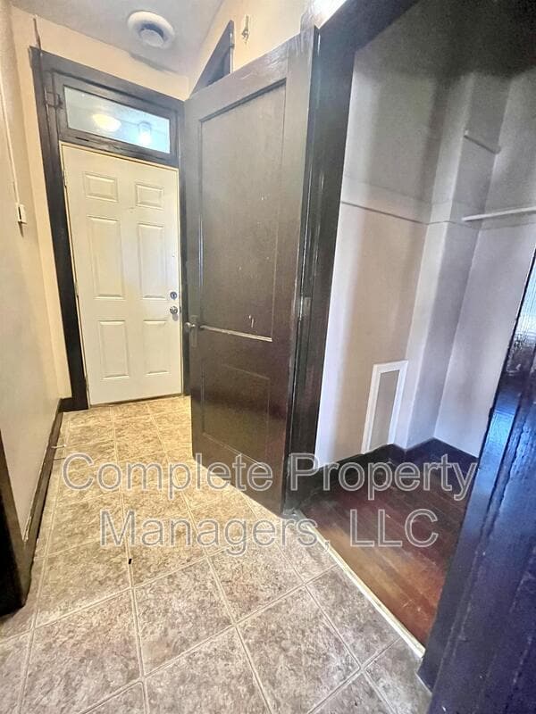 Building Photo - 325 E Washington St