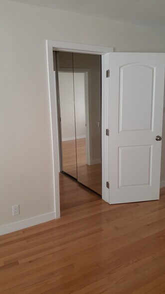 Building Photo - 1146 N Fuller Ave