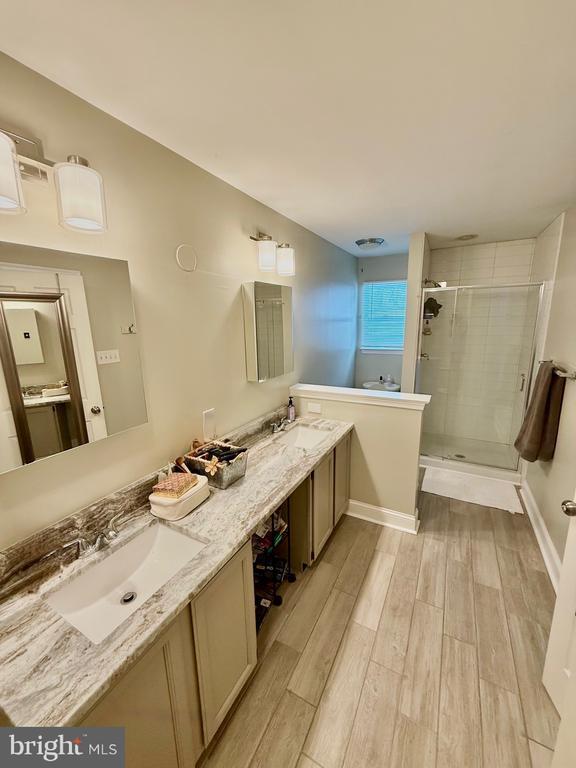 Building Photo - 212 Nottingham Ct