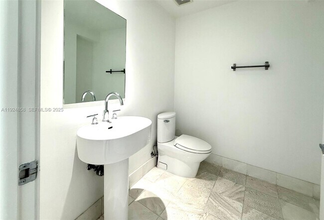 Building Photo - 2950 NE 188th St