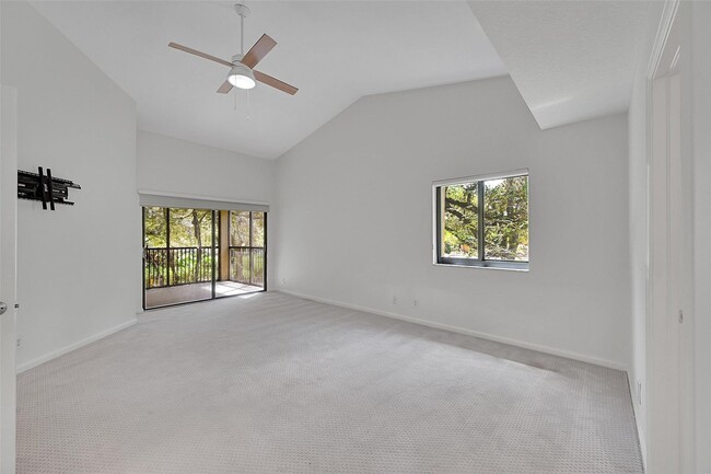 Building Photo - 1002 NW 105th Way