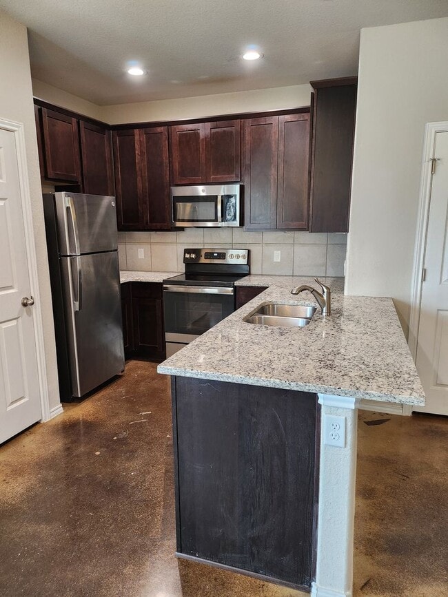 Building Photo - 3bd/2.5ba in Seguin