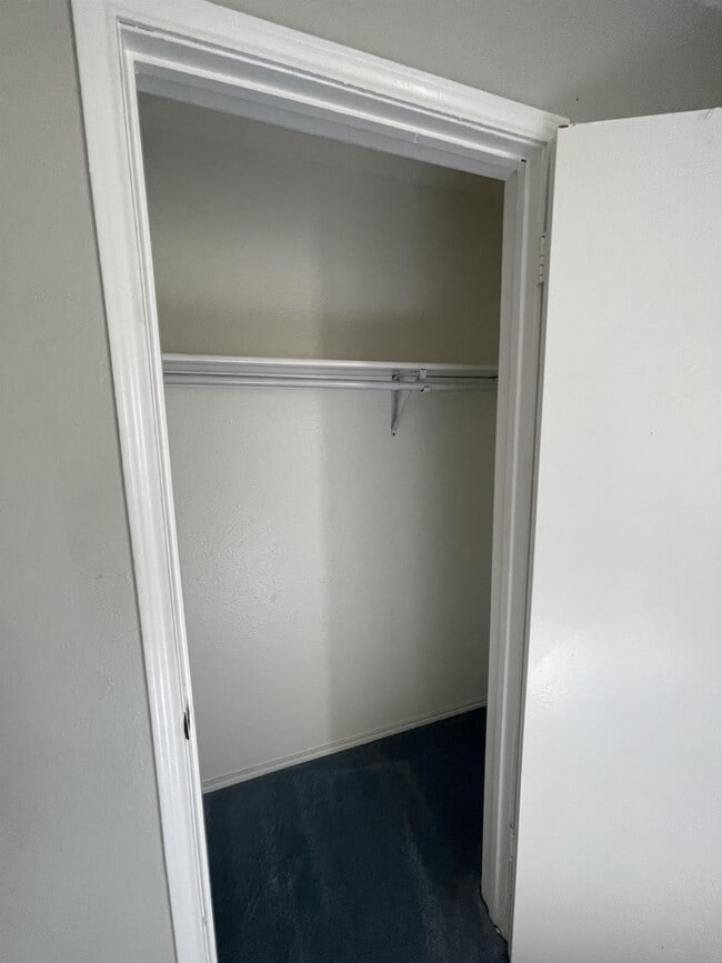 Building Photo - 921 NW Summercrest Blvd