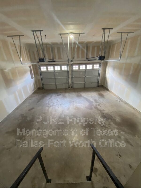 Building Photo - 2734 Hyde Park Dr