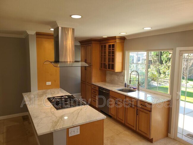 Building Photo - 17821 San Leandro Ln