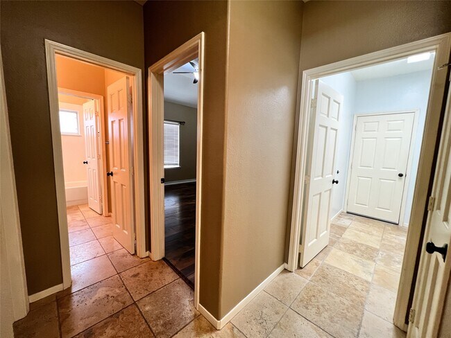 Building Photo - 2215 Dorman Ct