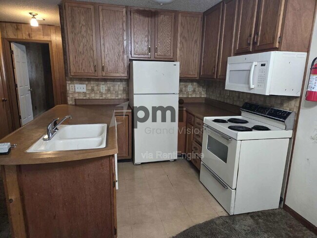 Building Photo - 955 4th St