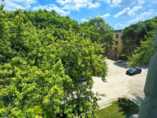 Building Photo - 6100 N Talman Ave