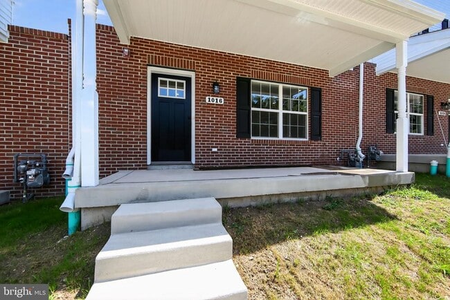 Building Photo - 1020 Violet St