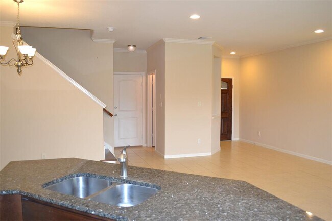 Building Photo - 336 Lazy Ln