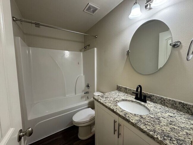 Building Photo - Pensacola - Downtown - 3 Bedroom, 2 Bathroom
