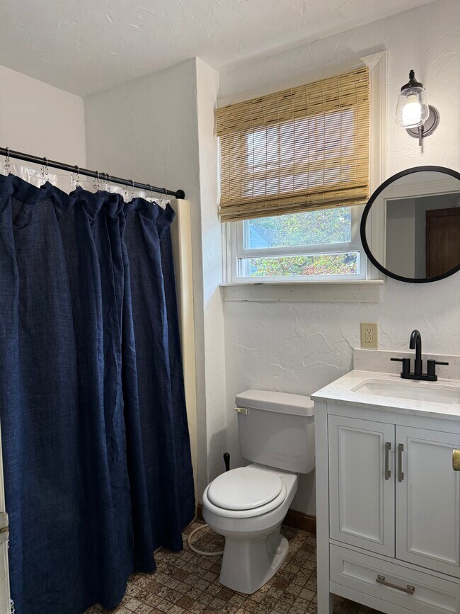 Building Photo - 41 Hollywood St