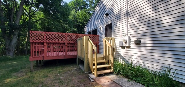 Building Photo - 4 Bedroom Parsonage Property 1 Mile to Fra...