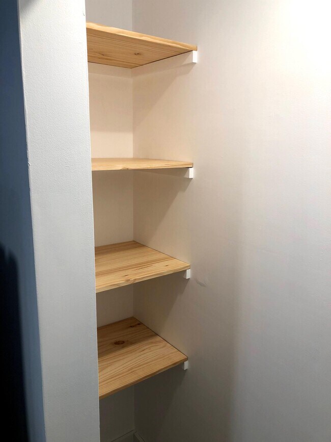 Building Photo - 337 W Coleman Blvd