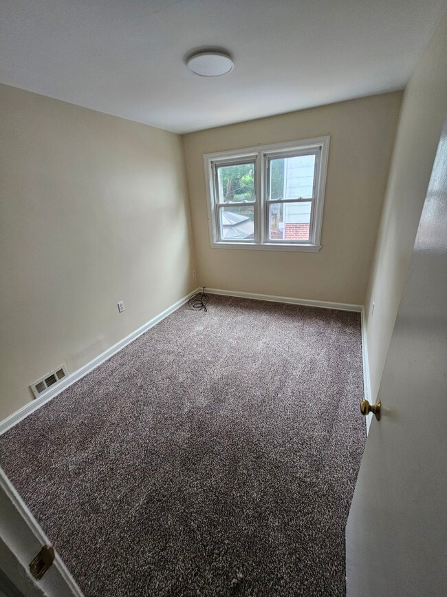 Bedroom 2 - 913 E 21st St